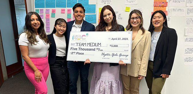 Students from Northwestern's MBA + MS in Design Innovation (MMM) and Engineering Design Innovation programs at the Kellogg Design Challenge